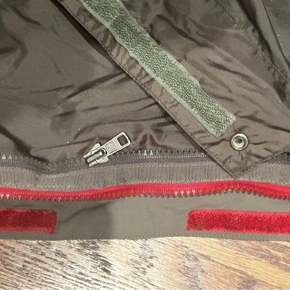 The North Face Men’s Red White Hooded Waterproof Windbreaker Jacket Size Medium
